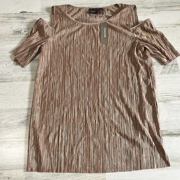 Chico’s Travelers Micro Pleat Cold Shoulder Top Size 1.  NWT - Picture 2 of 11